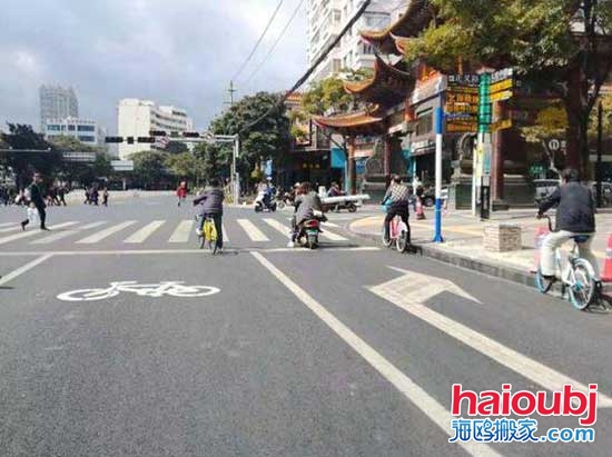 昆明人民中路非機動車道調(diào)換了位置.jpg